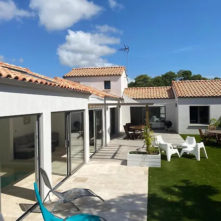 Villa Les Embruns Avec Piscine Interieure Chauffee 2 A 8 Personnes