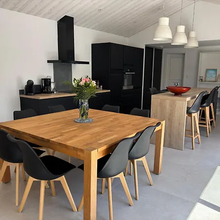 Villa Les Embruns Avec Piscine Interieure Chauffee 2 A 8 Personnes *